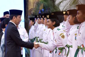 Sematkan Lencana, Presiden Jokowi Kukuhkan 76 Anggota Paskibraka Tahun 2023