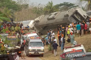 Kereta Api Agro Semeru Tergelincir di Jalur Stasiun Sentolo-Wates