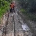 Kondisi Jalan Menuju Dusun Rapah Omboh Jombang. (FOTO : Anggit Pujie Widodo)