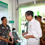 Presiden Jokowi berkunjung ke RSUD Kondosapata di Kabupaten Mamasa, Sulawesi Barat.