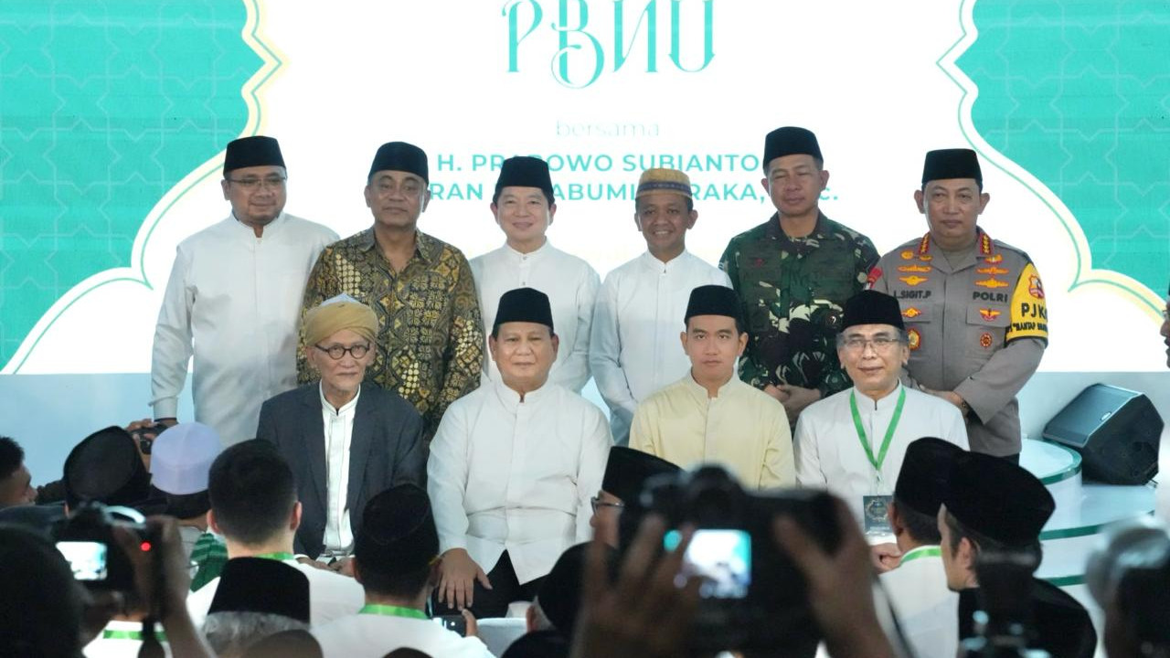 Menag foto bersama Presiden dan Wakil Presiden terpilih serta pengurus PBNU