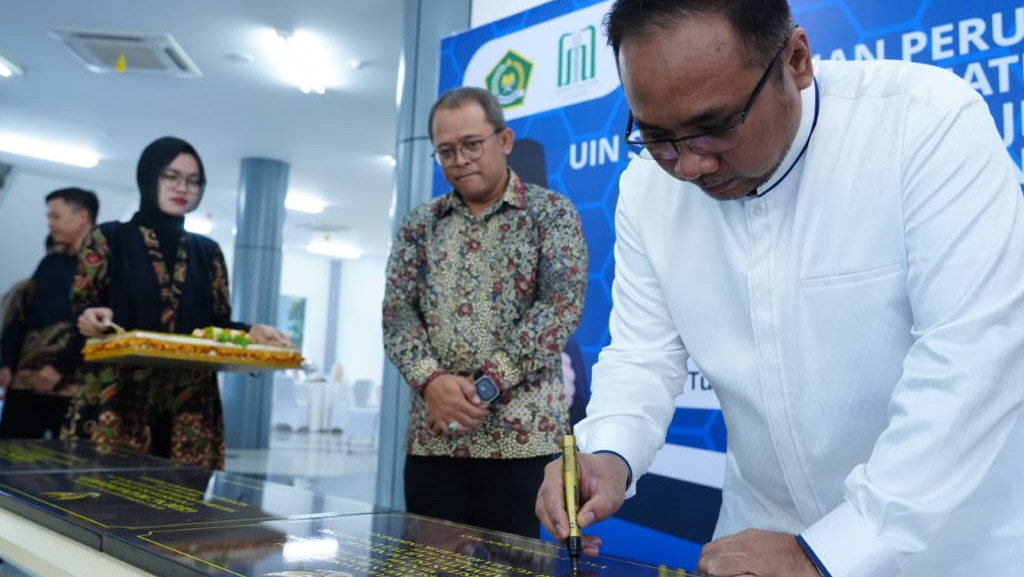 Menag Yaqut Cholil Qoumas tandatangani prasasti alih status UIN Sayyid Ali Rahamatullah Tulungagung
