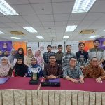 Plt Dirjen Pendidikan Islam Abu Rokhmad bersama mahasiswa program MOSMA di Malaysia