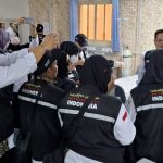 Kepala KKHI, Karmijono menjelaskan kepada tim MCH tentang kesehatan jemaah