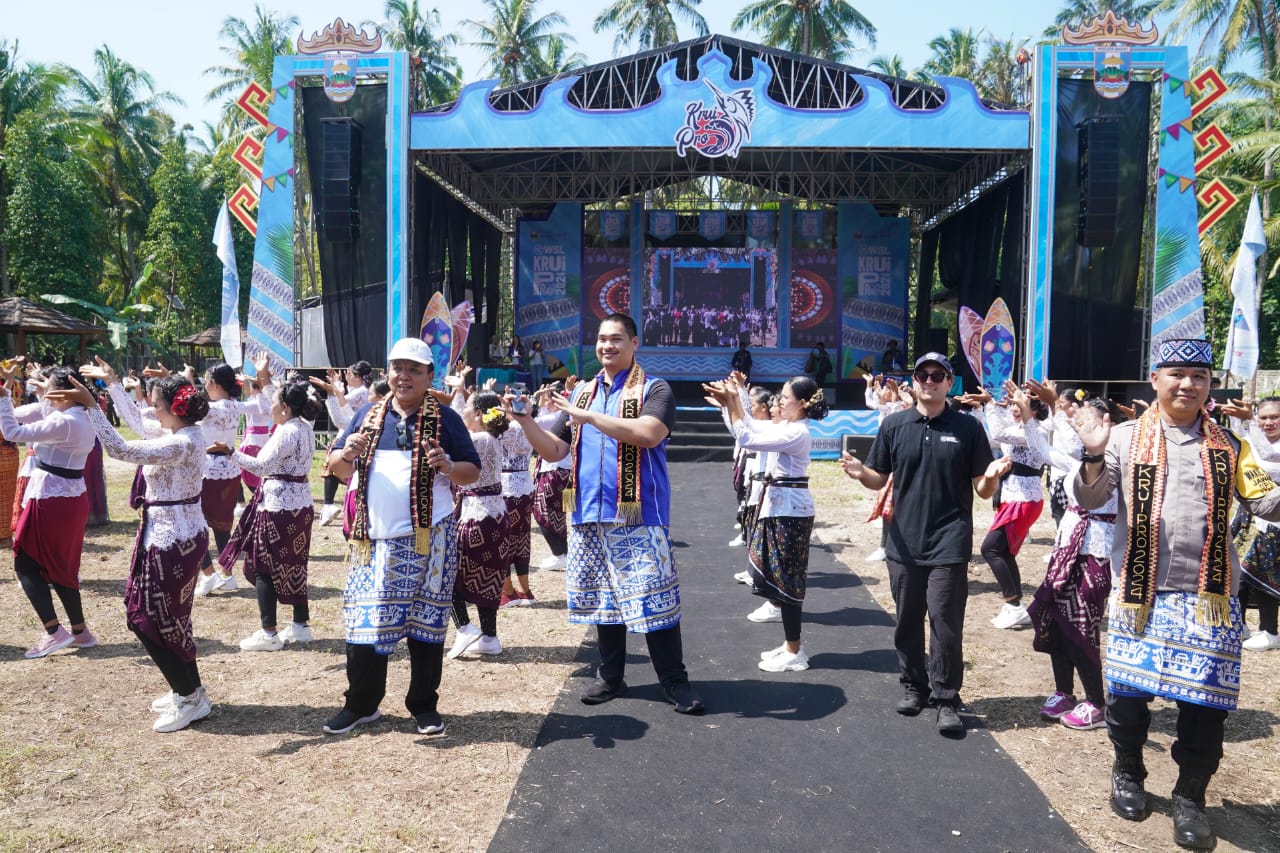 Menteri Pemuda dan Olahraga Republik Indonesia (Menpora RI) Dito Ariotedjo membuka World Surfing League (WSL) Krui Pro 2024 QS 5000, di Pantai Tanjung Setia, Kabupaten Pesisir Barat, Lampung, Selasa (28/5) pagi.