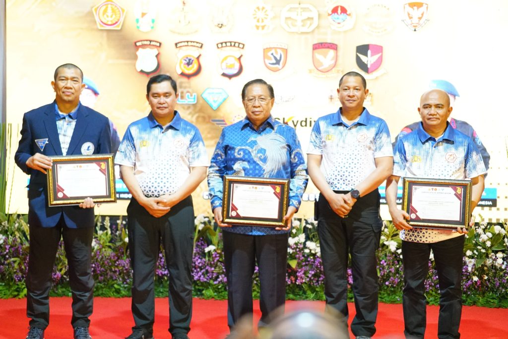 Kabaharkam Polri Tutup Kejuaraan International Open Indoor Skydiving Championship Kapolri Cup 2024.