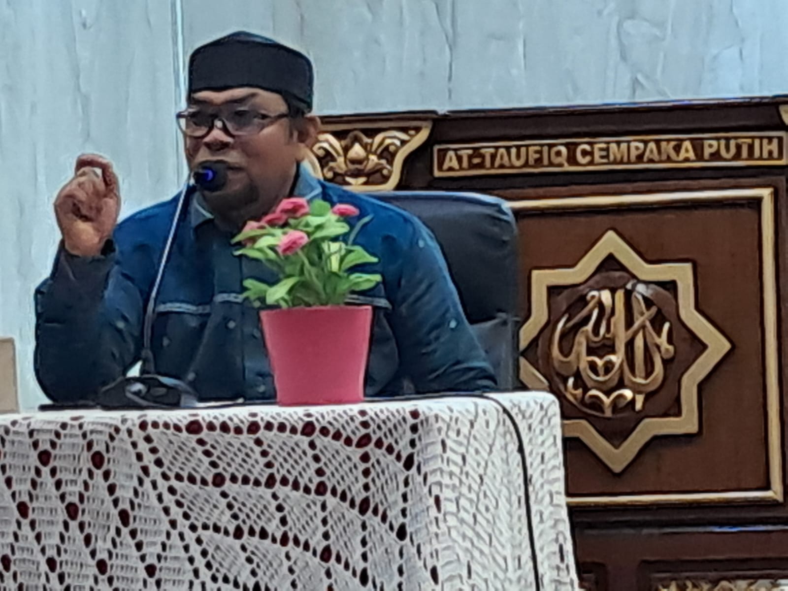 Ustadz Akhyar Mahyudin di Masjid Attaufiq Cempaka Putih. (FOTO: dok. Berita Populer)