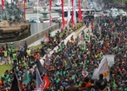 Ojol Demo karena Penghasilan Rendah: Lebih Mahal Tarif WC Umum