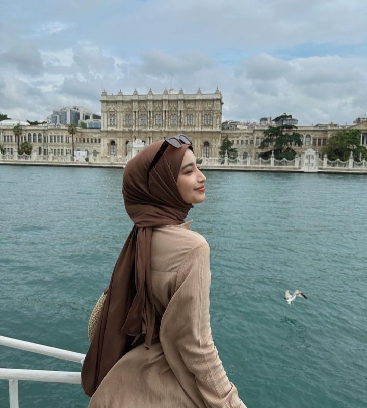 Intip Gaya Hijab Elegan Cut Intan Nabila, Sukses Curi Perhatian