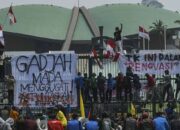 Tak Kapok di Demo, DPR Kini Mau Evaluasi MK