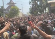 Heboh, Bos Batik Pekalongan ini Tabur Uang Puluhan Juta