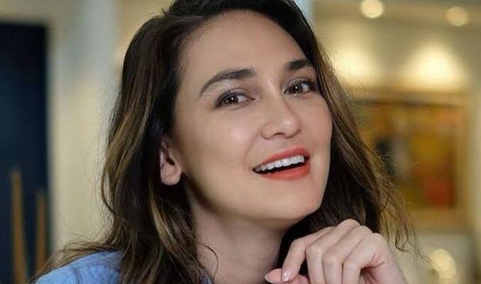 Heboh, Luna Maya Jual Barang Branded dengan Harga Segini
