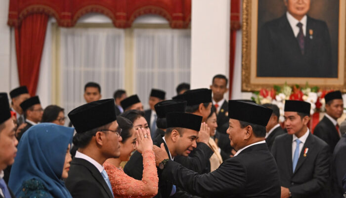 Buntut Mobil RI 36, Prabowo Ingatkan Raffi Ahmad untuk Tidak Arogan