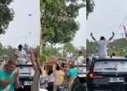 Video Mobil Berstiker Calon Kepala Daerah di Pandeglang Bagi-bagi Uang dari Sunroof Mobil Viral