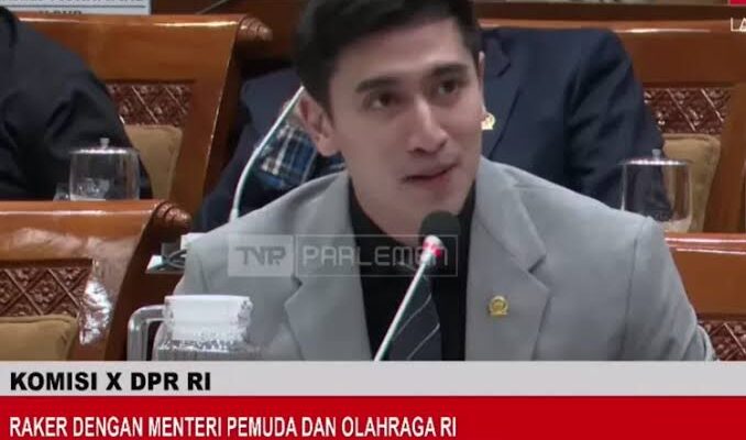 Anggota DPR RI, Varrel Bramasta Viral Public Speaking, Netizen Bandingkan dengan Wapres Gibran