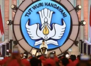 Hadiri Peringatan Hari Guru Nasional, Prabowo Menangis Berkomitmen Naikkan Gaji Guru