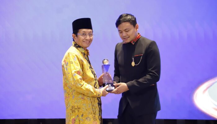Kemenag Kembali Raih Kategori Informatif di Anugerah Keterbukaan Informasi Publik 2024