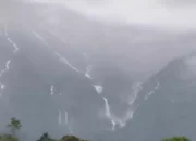 Video Titik Air Terjun Dadakan di Gunung Agung Viral, Ini Penjelasan BPBD