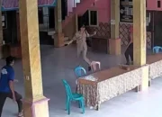Viral, Warga Bawa Celurit Mengamuk di Kantor Desa, Gegara Kades Gadaikan Sertifikat Tanah