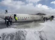 80 Penumpang Selamat dalam Kecelakaan Pesawat Delta Airlines yang Terguling saat Mendarat, Kok Bisa?