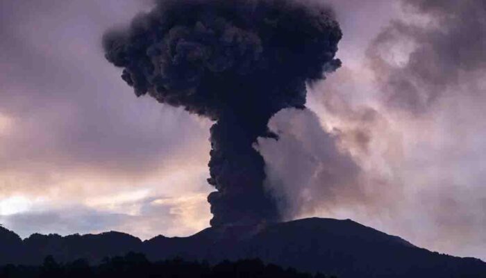 Gunung Marapi di Sumbar Kembali Erupsi