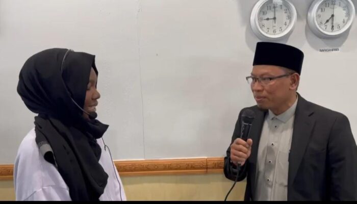Pendakwah Asal Indonesia Ini Bimbing Gadis Amerika Masuk Islam di Masjid Istiqlal Houston