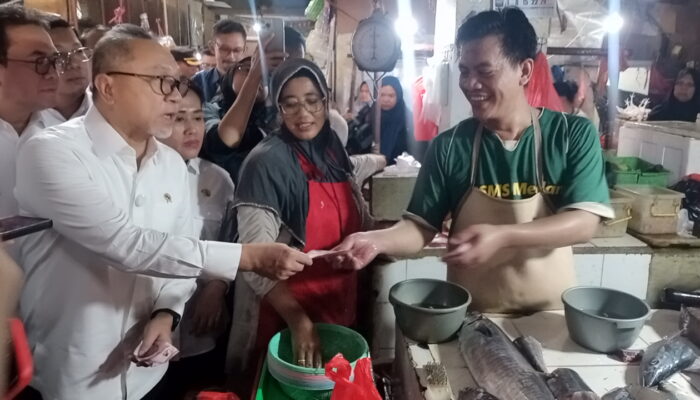 Menko Pangan Tinjau Pasar, Pastikan Harga Stabil dan Stok Cukup Sampai Lebaran