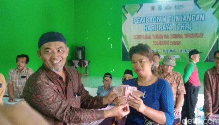 Viral, Kades di Klaten Bagikan THR 457,8 Juta ke Warga