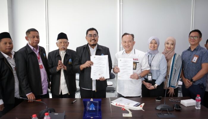 Universitas Sunan Gresik dan Politeknik Kirana Teken MoU: Lulusan Siap Kerja di Lion Air Group