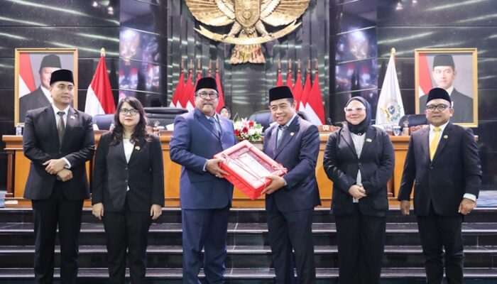 DPRD dan Pemprov DKI Teken MoU Perubahan KUA-PPAS APBD 2025