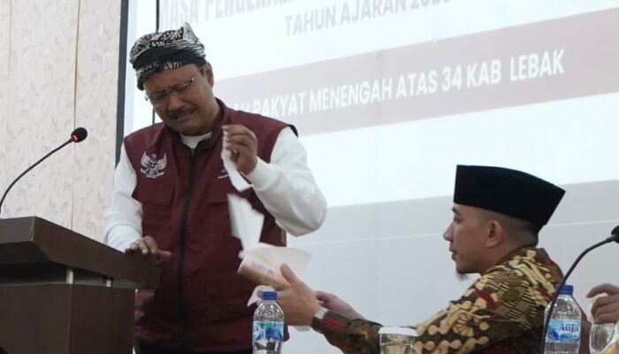 Air Mata Gus Ipul Tumpah untuk Guru dan Para Pengabdi Sekolah Rakyat