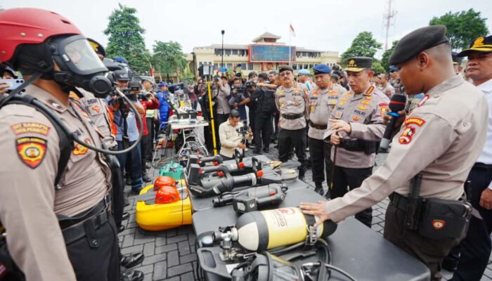Kapolri Tinjau Sarana dan Prasarana pada Apel Kesiapsiagaan Tanggap Bencana di Mako Brimob